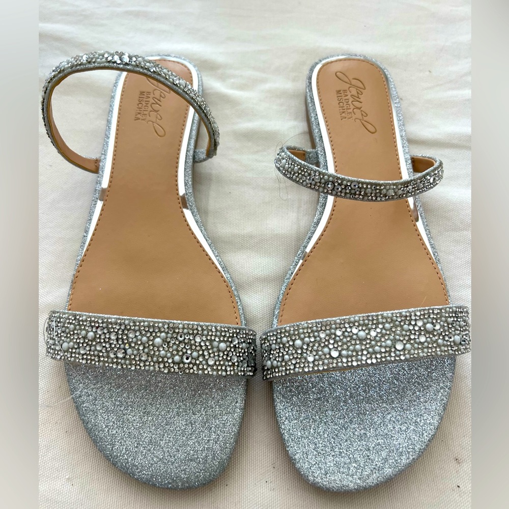 NEW Badgley Mischka Jewel Flat Sandal Size 7